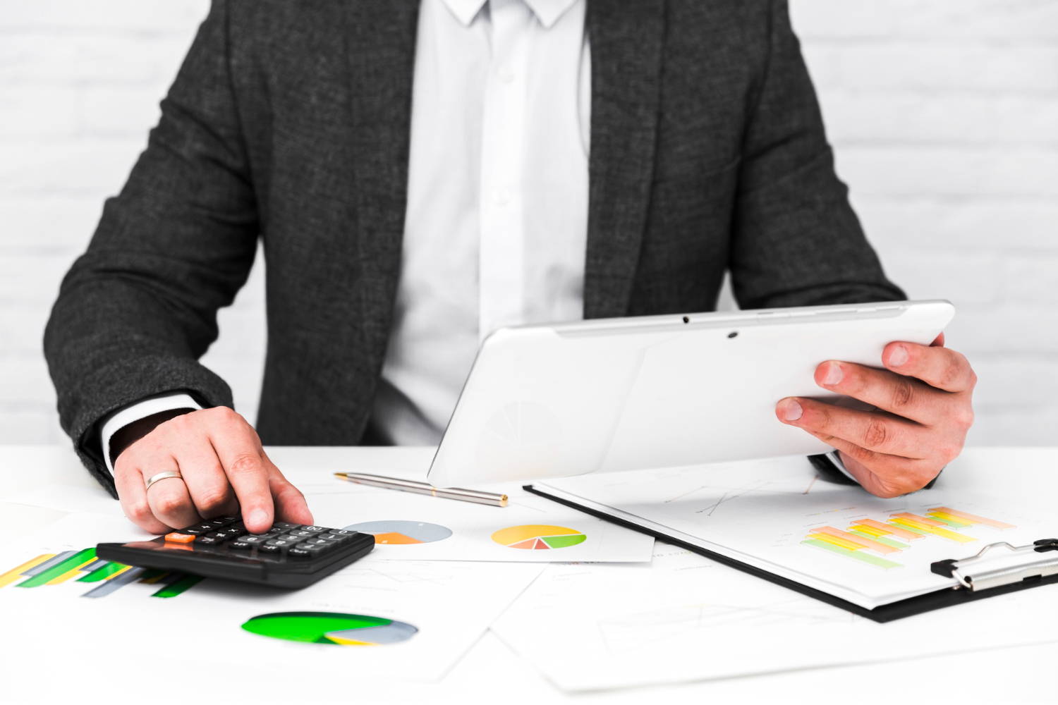 Expense Tracker: Definisi, Pentingnya untuk Bisnis, dan Rekomendasi Aplikasi Terbaik
