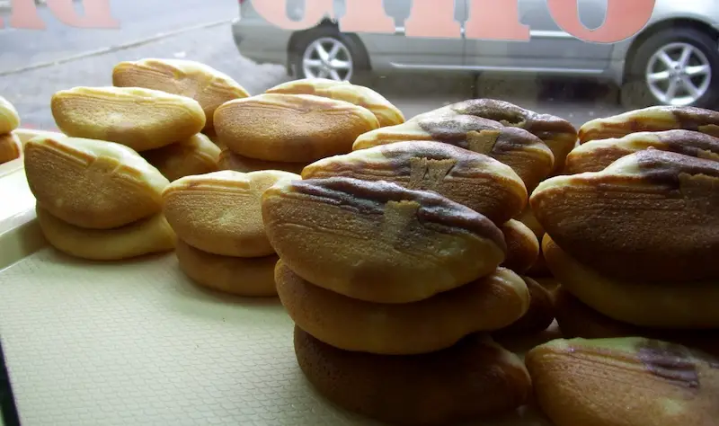 tumpukan kue pukis siap dijual