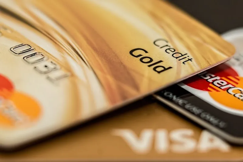 kartu kredit sebagai tanda memiliki rekening bank