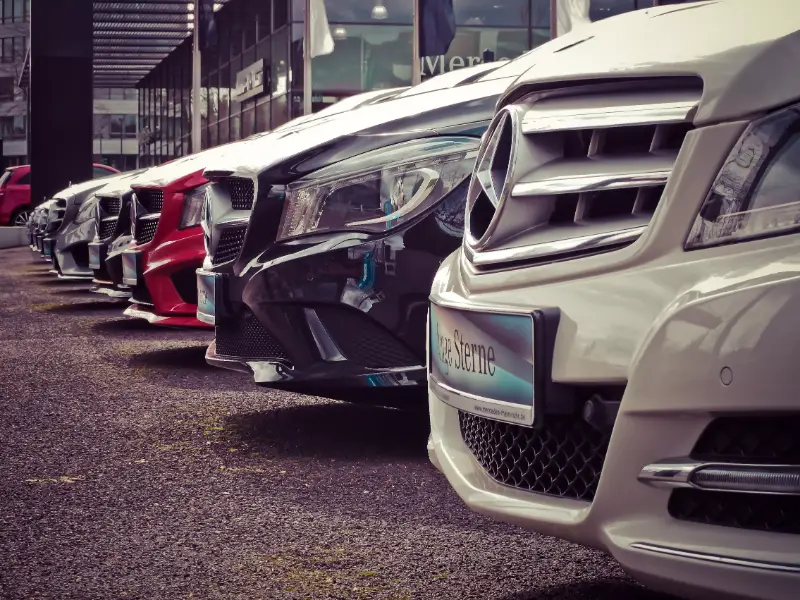 deretan mobil sebagai modal konkret sebuah perusahaan