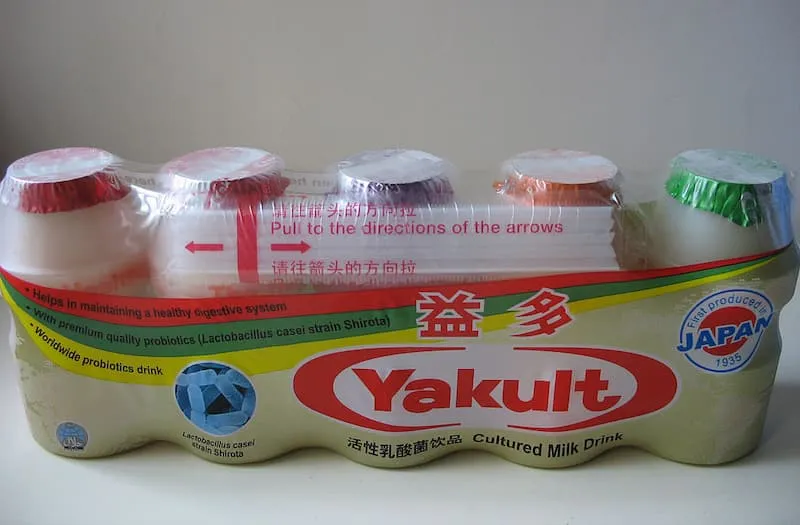 satu pak yakult yang belum dibuka